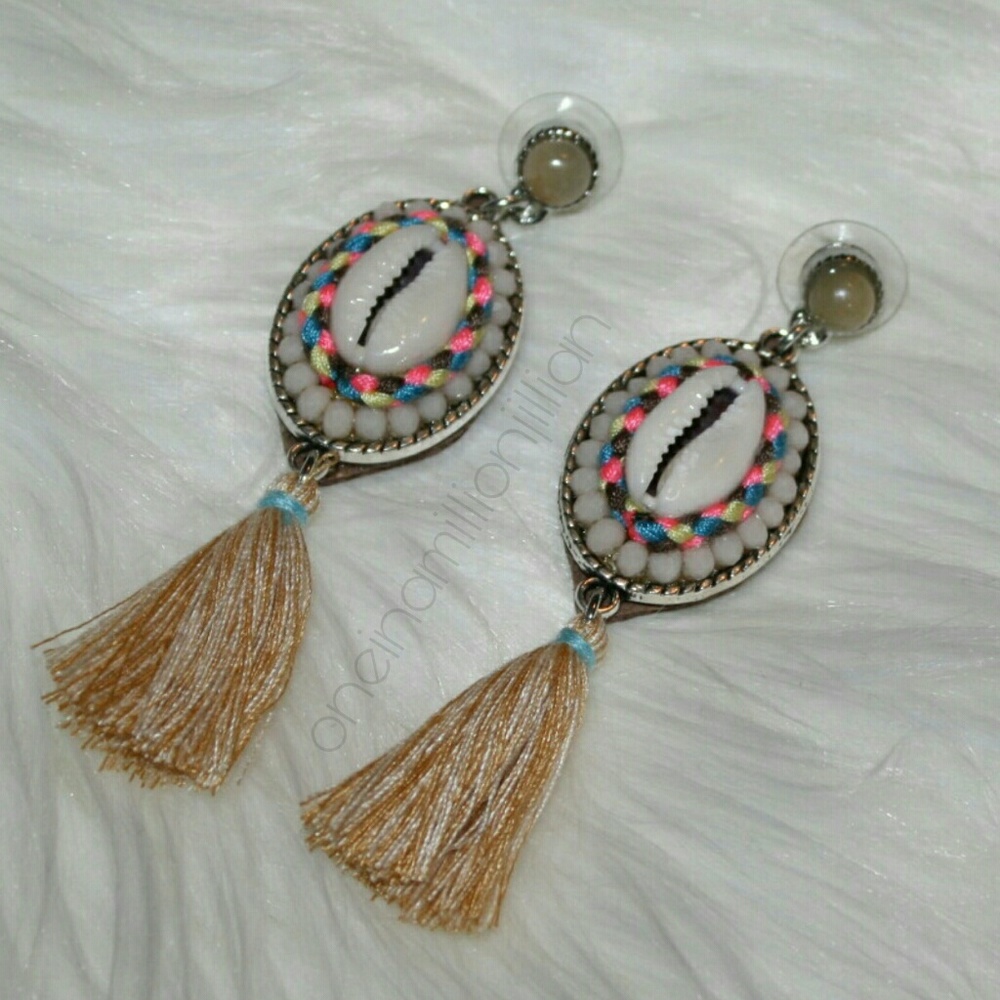 🔶CLEARANCE🔶 Boho Cowry Shell Tassel Earrings - Picture 3 of 4